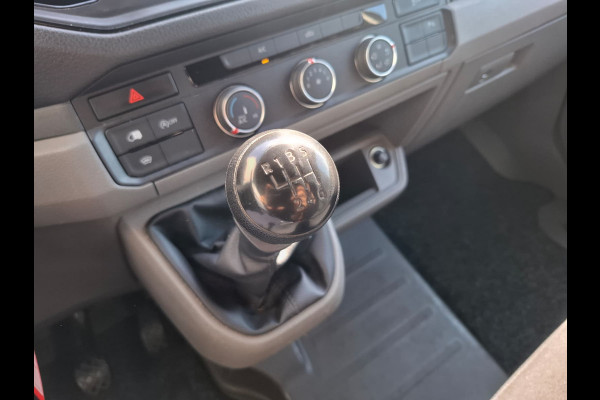 Volkswagen Crafter 35 2.0TDI L3H3 3-Persoons Navi Airco Cruise Control Verwarmbare Voorruit Regensensor Pdc Schuifdeur Betonplex vloer Wandbetimmering Highline Euro 6 Diverse beschadigingen rondom