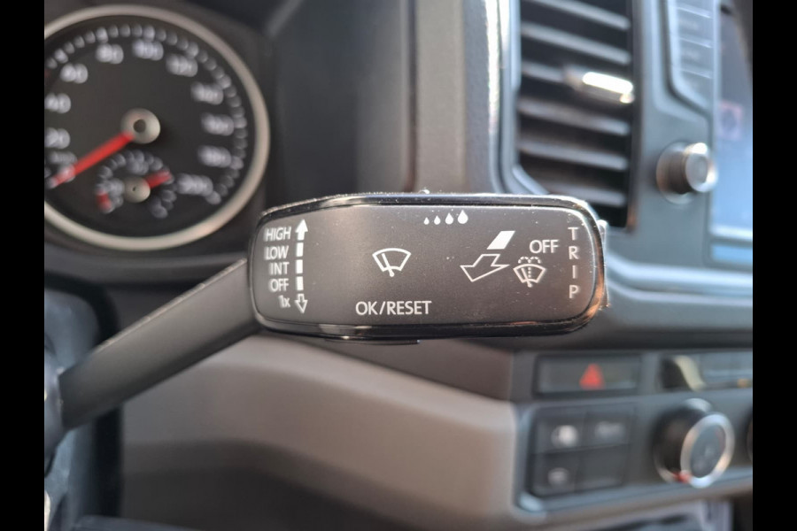 Volkswagen Crafter 35 2.0TDI L3H3 3-Persoons Navi Airco Cruise Control Verwarmbare Voorruit Regensensor Pdc Schuifdeur Betonplex vloer Wandbetimmering Highline Euro 6 Diverse beschadigingen rondom