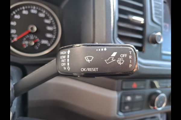 Volkswagen Crafter 35 2.0TDI L3H3 3-Persoons Navi Airco Cruise Control Verwarmbare Voorruit Regensensor Pdc Schuifdeur Betonplex vloer Wandbetimmering Highline Euro 6 Diverse beschadigingen rondom