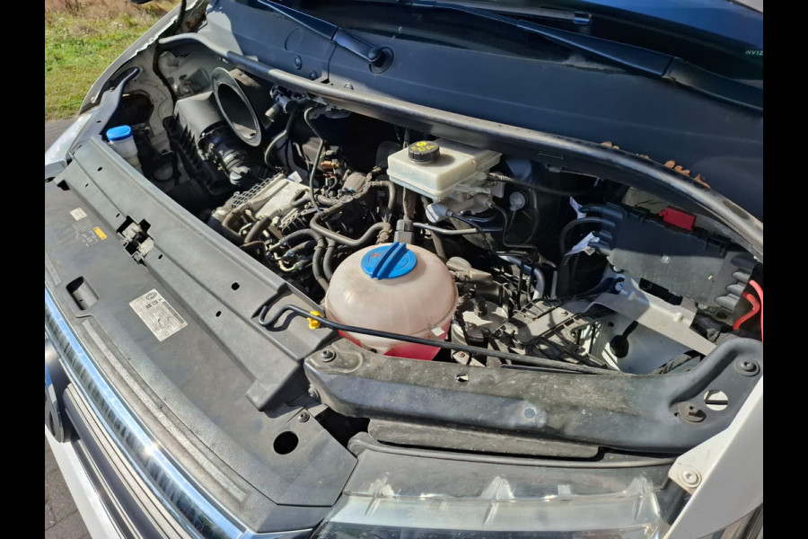 Volkswagen Crafter 35 2.0TDI L3H3 3-Persoons Navi Airco Cruise Control Verwarmbare Voorruit Regensensor Pdc Schuifdeur Betonplex vloer Wandbetimmering Highline Euro 6 Diverse beschadigingen rondom