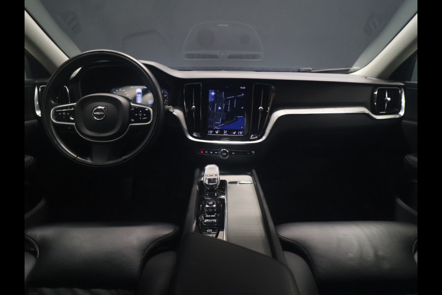 Volvo V60 2.0 B3 Inscription [TREKHAAK INKLAPBAAR, MEMORY SEAT, HARMAN/KARDON, APPLE CARPLAY, ANDROID, STUURVERWARMING, CAMERA, ADAPTIVE CRUISE, STOELVERWARMING, VOL LEDER, PDC V+A, CLIMATE, NIEUWSTAAT]