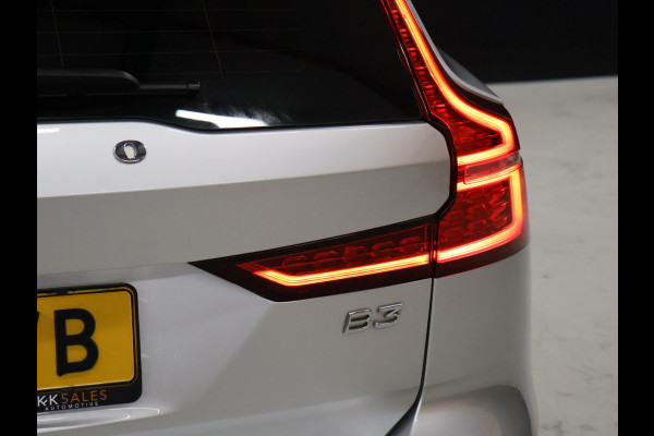 Volvo V60 2.0 B3 Inscription [TREKHAAK INKLAPBAAR, MEMORY SEAT, HARMAN/KARDON, APPLE CARPLAY, ANDROID, STUURVERWARMING, CAMERA, ADAPTIVE CRUISE, STOELVERWARMING, VOL LEDER, PDC V+A, CLIMATE, NIEUWSTAAT]