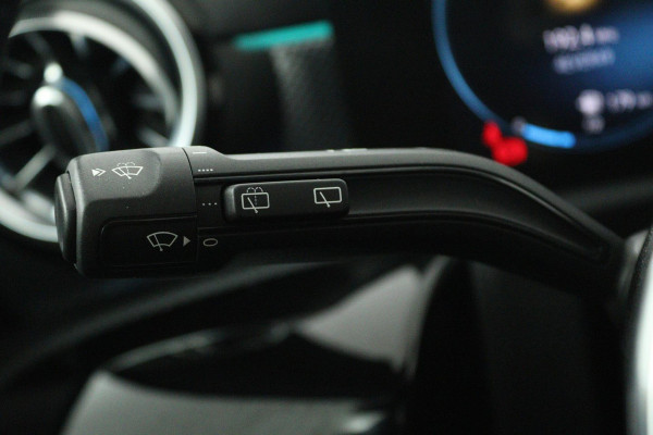 Mercedes-Benz A-Klasse 180 Business Solution Luxury (PANORAMADAK, TREKHAAK, STOELVERWARMING, ELEKTR STOELEN, SFEERVERLICHTING)