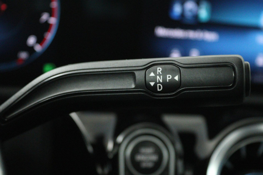 Mercedes-Benz A-Klasse 180 Business Solution Luxury (PANORAMADAK, TREKHAAK, STOELVERWARMING, ELEKTR STOELEN, SFEERVERLICHTING)