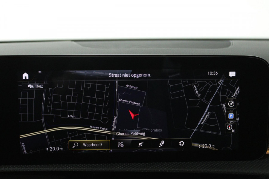 Mercedes-Benz A-Klasse 180 Business Solution Luxury (PANORAMADAK, TREKHAAK, STOELVERWARMING, ELEKTR STOELEN, SFEERVERLICHTING)