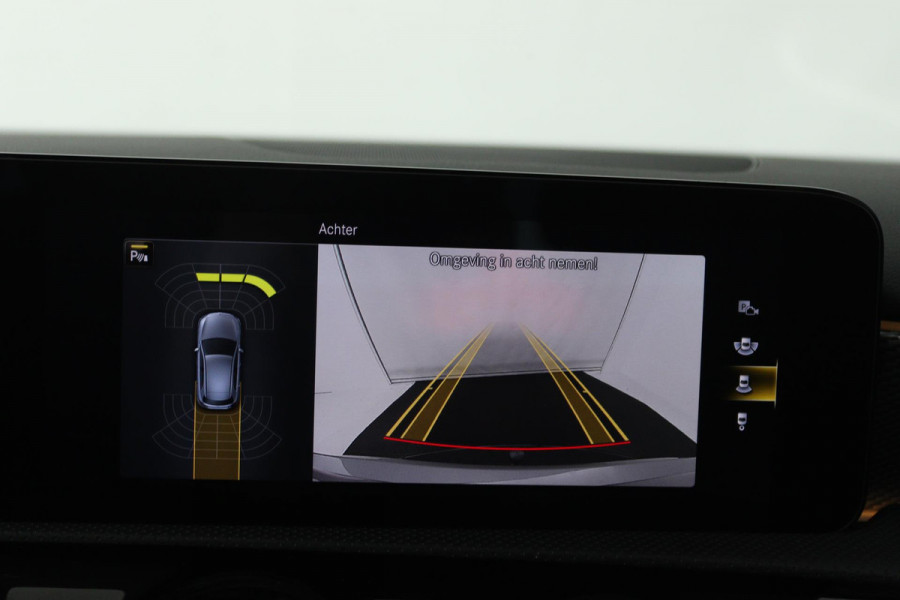 Mercedes-Benz A-Klasse 180 Business Solution Luxury (PANORAMADAK, TREKHAAK, STOELVERWARMING, ELEKTR STOELEN, SFEERVERLICHTING)