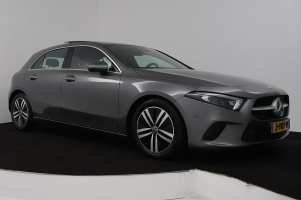 Mercedes-Benz A-Klasse 180 Business Solution Luxury (PANORAMADAK, TREKHAAK, STOELVERWARMING, ELEKTR STOELEN, SFEERVERLICHTING)