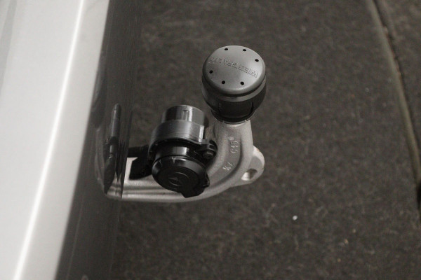 Mercedes-Benz A-Klasse 180 Business Solution Luxury (PANORAMADAK, TREKHAAK, STOELVERWARMING, ELEKTR STOELEN, SFEERVERLICHTING)