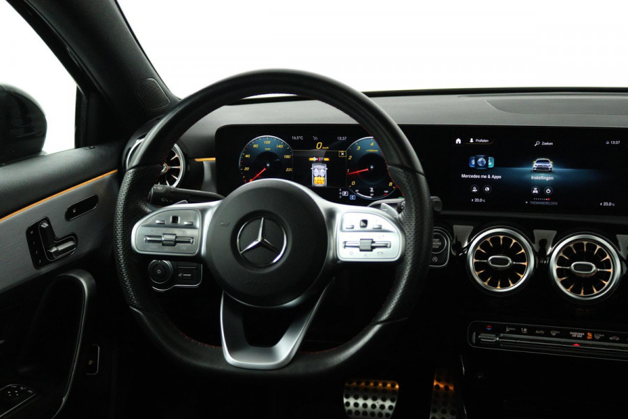 Mercedes-Benz A-Klasse 200 Business Solution AMG (PANORAMADAK, STOELVERWARMING, ACHTERUITRIJCAMERA, SFEERVERLICHTING)