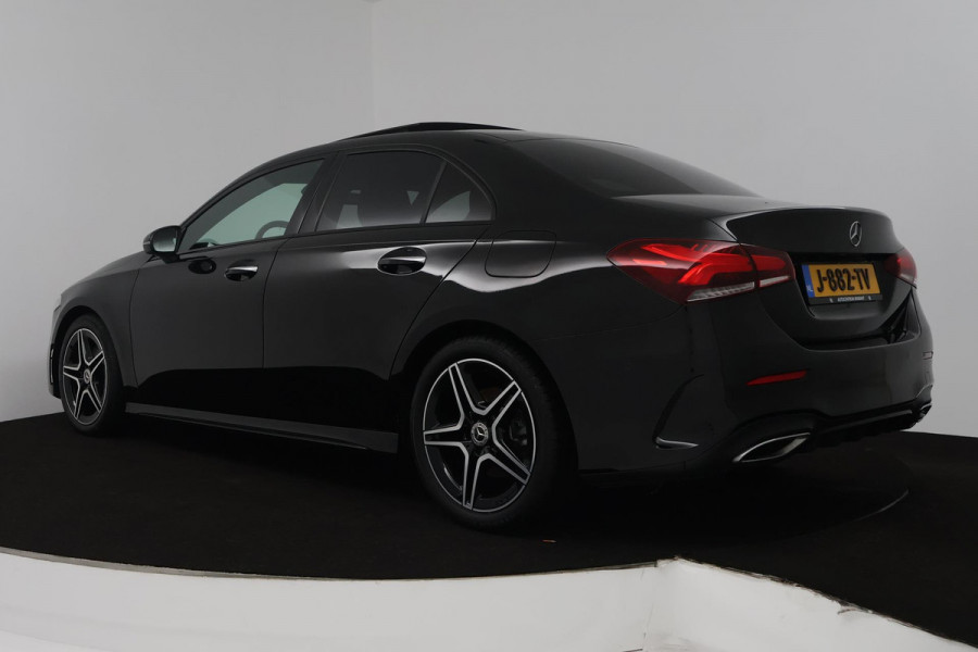 Mercedes-Benz A-Klasse 200 Business Solution AMG (PANORAMADAK, STOELVERWARMING, ACHTERUITRIJCAMERA, SFEERVERLICHTING)