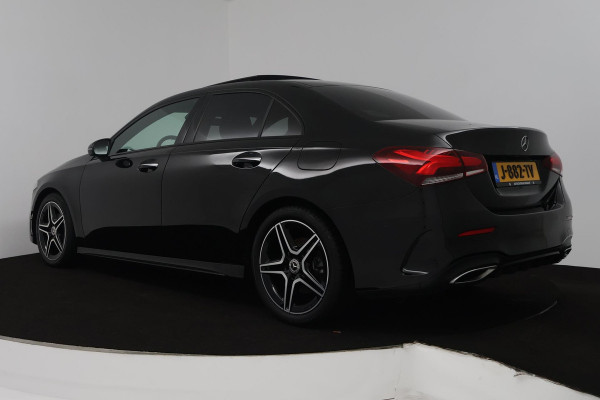 Mercedes-Benz A-Klasse 200 Business Solution AMG (PANORAMADAK, STOELVERWARMING, ACHTERUITRIJCAMERA, SFEERVERLICHTING)