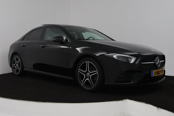Mercedes-Benz A-Klasse 200 Business Solution AMG (PANORAMADAK, STOELVERWARMING, ACHTERUITRIJCAMERA, SFEERVERLICHTING)