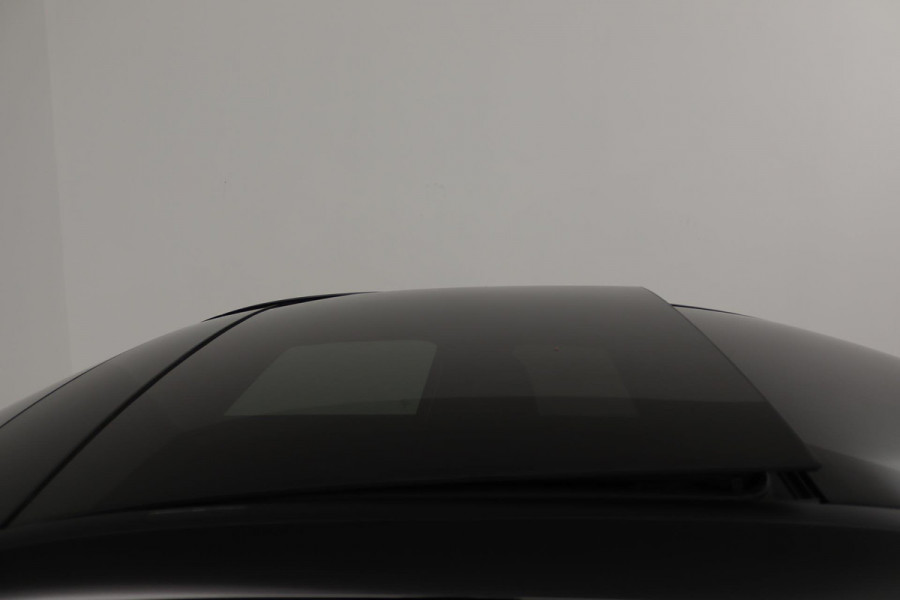 Mercedes-Benz A-Klasse 200 Business Solution AMG (PANORAMADAK, STOELVERWARMING, ACHTERUITRIJCAMERA, SFEERVERLICHTING)