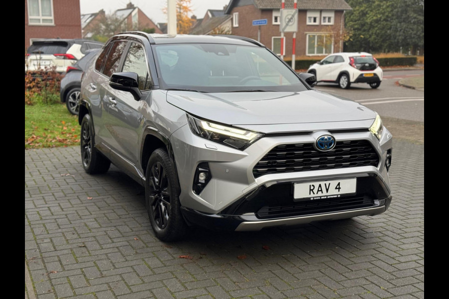 Toyota RAV4 2.5 Hybrid AWD Bi-Tone | Stoel + stuurverwarming, Elektrische achterklep, Apple carplay/Android auto, Groot scherm