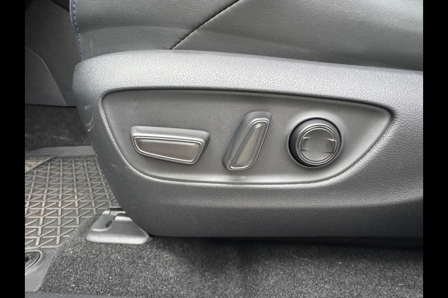 Toyota RAV4 2.5 Hybrid AWD Bi-Tone | Stoel + stuurverwarming, Elektrische achterklep, Apple carplay/Android auto, Groot scherm