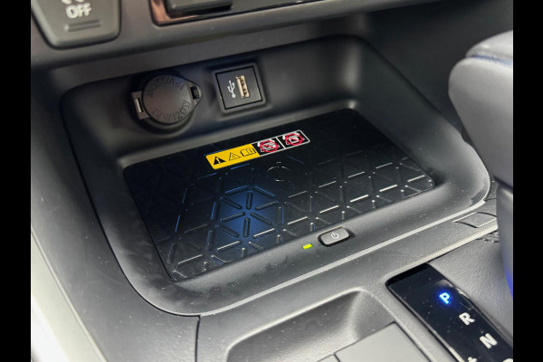 Toyota RAV4 2.5 Hybrid AWD Bi-Tone | Stoel + stuurverwarming, Elektrische achterklep, Apple carplay/Android auto, Groot scherm