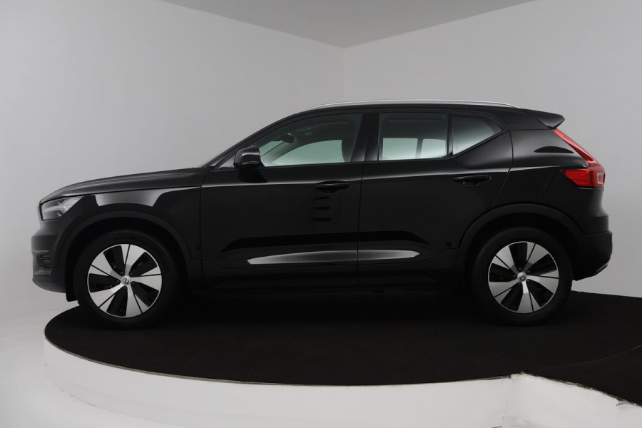 Volvo XC40 1.5 T3 R-Design (TREKHAAK, DIGITALE COCKPIT, PARKEERSENSOREN, AUTOMAAT, NAVIGATIE CARPLAY)