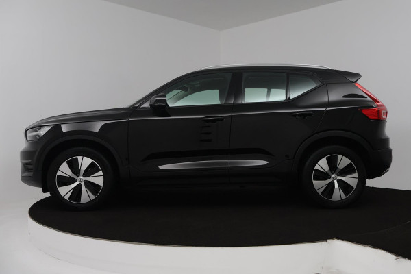 Volvo XC40 1.5 T3 R-Design (TREKHAAK, DIGITALE COCKPIT, PARKEERSENSOREN, AUTOMAAT, NAVIGATIE CARPLAY)