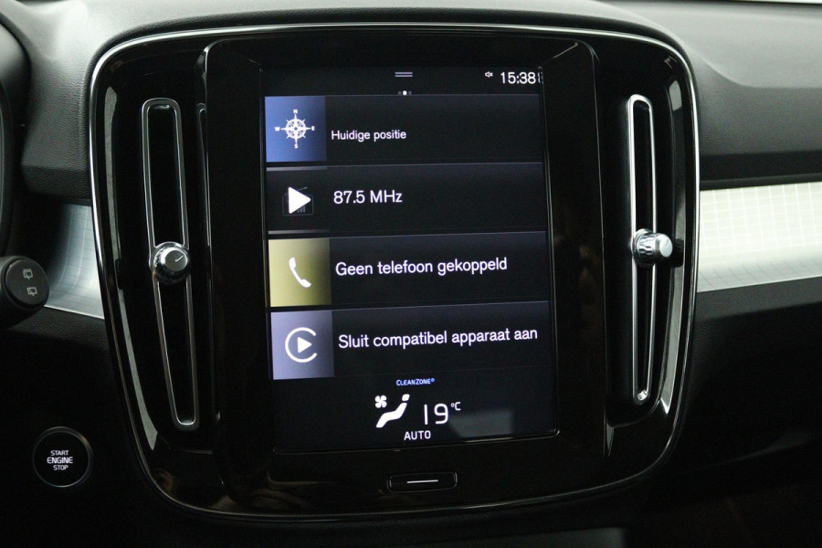 Volvo XC40 1.5 T3 R-Design (TREKHAAK, DIGITALE COCKPIT, PARKEERSENSOREN, AUTOMAAT, NAVIGATIE CARPLAY)