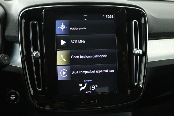 Volvo XC40 1.5 T3 R-Design (TREKHAAK, DIGITALE COCKPIT, PARKEERSENSOREN, AUTOMAAT, NAVIGATIE CARPLAY)