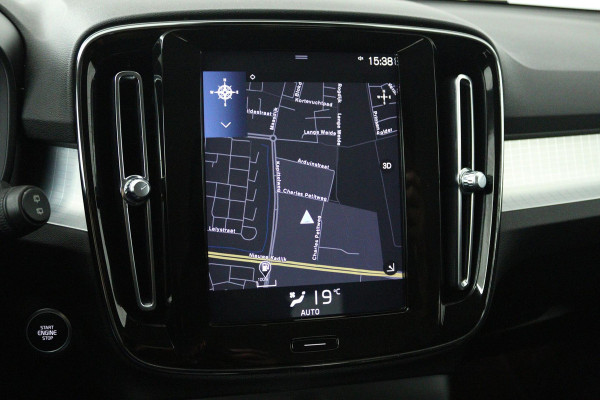 Volvo XC40 1.5 T3 R-Design (TREKHAAK, DIGITALE COCKPIT, PARKEERSENSOREN, AUTOMAAT, NAVIGATIE CARPLAY)
