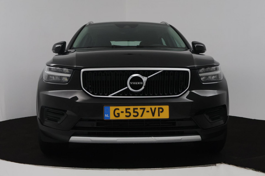 Volvo XC40 1.5 T3 R-Design (TREKHAAK, DIGITALE COCKPIT, PARKEERSENSOREN, AUTOMAAT, NAVIGATIE CARPLAY)