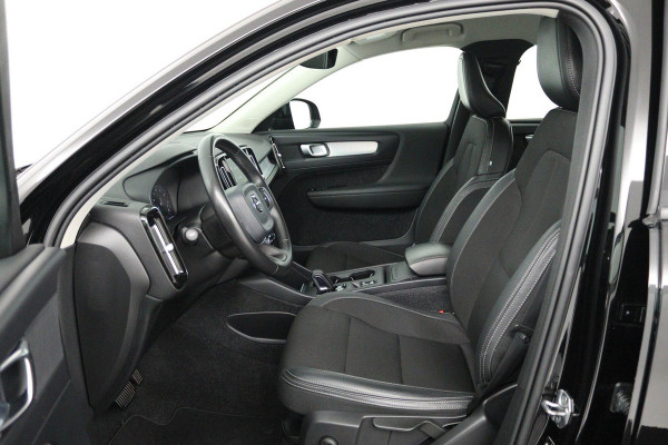 Volvo XC40 1.5 T3 R-Design (TREKHAAK, DIGITALE COCKPIT, PARKEERSENSOREN, AUTOMAAT, NAVIGATIE CARPLAY)
