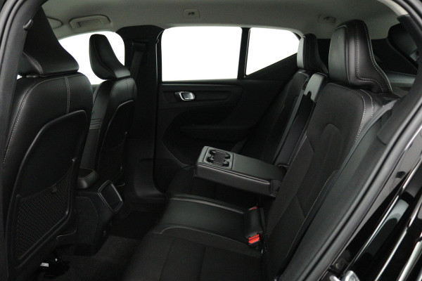 Volvo XC40 1.5 T3 R-Design (TREKHAAK, DIGITALE COCKPIT, PARKEERSENSOREN, AUTOMAAT, NAVIGATIE CARPLAY)