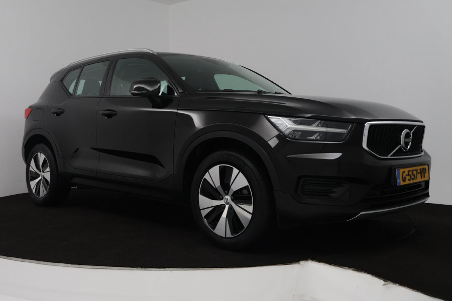 Volvo XC40 1.5 T3 R-Design (TREKHAAK, DIGITALE COCKPIT, PARKEERSENSOREN, AUTOMAAT, NAVIGATIE CARPLAY)