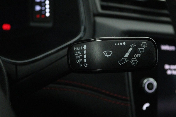 Seat Ibiza 1.0 TSI FR Business Intense (DIGITALE COCKPIT, NAVIGATIE, ACHTERUITRIJCAMERA, PARKEERSENSOREN, CRUISE CONTROL)