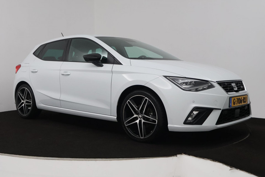Seat Ibiza 1.0 TSI FR Business Intense (DIGITALE COCKPIT, NAVIGATIE, ACHTERUITRIJCAMERA, PARKEERSENSOREN, CRUISE CONTROL)