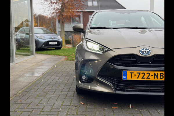 Toyota Yaris 1.5 Hybrid Dynamic | Eerste eigenaar, Oxyde Bronze,16 inch, LED, Privacy Glass, Apple CarPlay/Android Auto, Weinig KM!