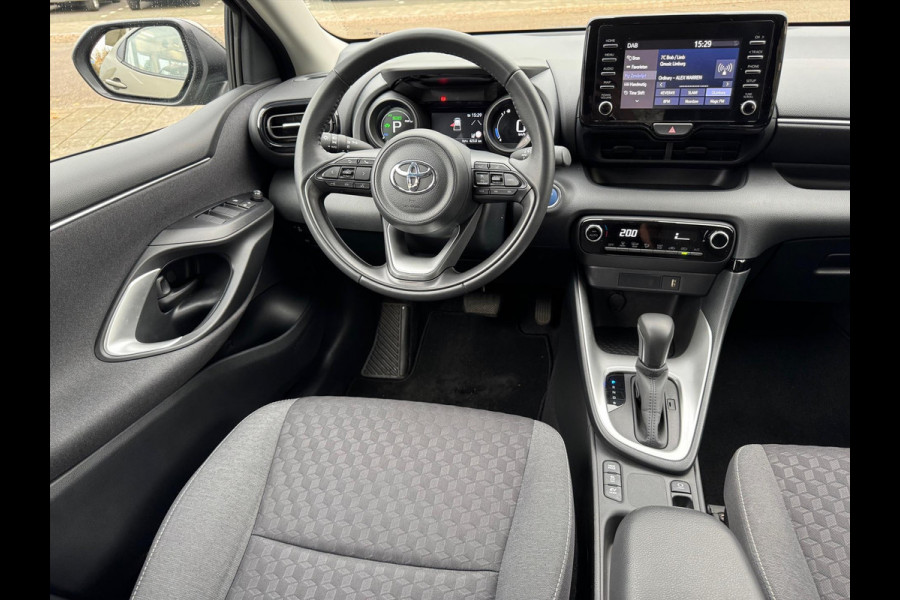 Toyota Yaris 1.5 Hybrid Dynamic | Eerste eigenaar, Oxyde Bronze,16 inch, LED, Privacy Glass, Apple CarPlay/Android Auto, Weinig KM!