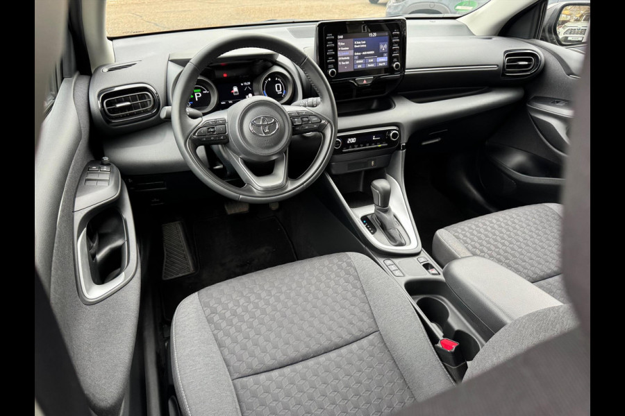 Toyota Yaris 1.5 Hybrid Dynamic | Eerste eigenaar, Oxyde Bronze,16 inch, LED, Privacy Glass, Apple CarPlay/Android Auto, Weinig KM!