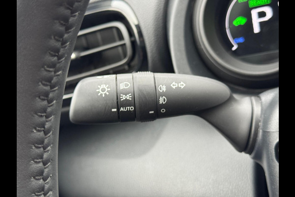 Toyota Yaris 1.5 Hybrid Dynamic | Eerste eigenaar, Oxyde Bronze,16 inch, LED, Privacy Glass, Apple CarPlay/Android Auto, Weinig KM!