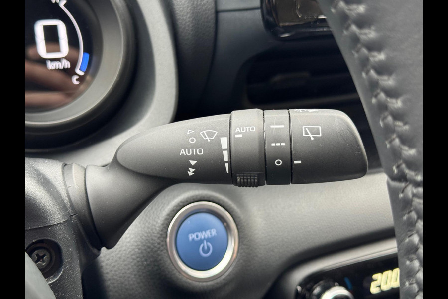 Toyota Yaris 1.5 Hybrid Dynamic | Eerste eigenaar, Oxyde Bronze,16 inch, LED, Privacy Glass, Apple CarPlay/Android Auto, Weinig KM!