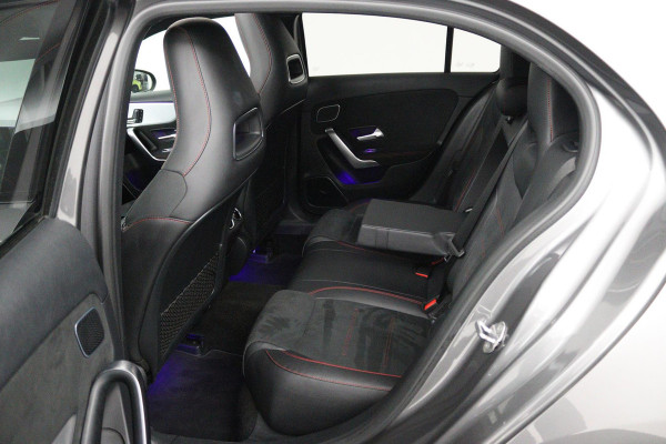 Mercedes-Benz A-Klasse 220 4MATIC Premium Plus (PANORAMADAK, SFEERVERLICHTING, STOELVERWARMING, BURMESTER, ACHTERUITRIJCAMERA)