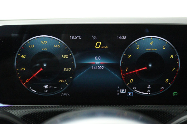 Mercedes-Benz A-Klasse 220 4MATIC Premium Plus (PANORAMADAK, SFEERVERLICHTING, STOELVERWARMING, BURMESTER, ACHTERUITRIJCAMERA)