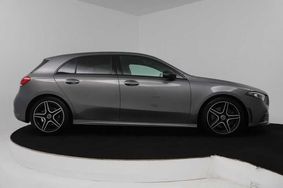 Mercedes-Benz A-Klasse 220 4MATIC Premium Plus (PANORAMADAK, SFEERVERLICHTING, STOELVERWARMING, BURMESTER, ACHTERUITRIJCAMERA)