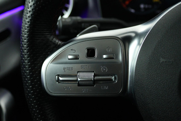 Mercedes-Benz A-Klasse 220 4MATIC Premium Plus (PANORAMADAK, SFEERVERLICHTING, STOELVERWARMING, BURMESTER, ACHTERUITRIJCAMERA)