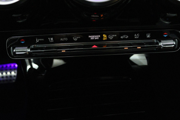 Mercedes-Benz A-Klasse 220 4MATIC Premium Plus (PANORAMADAK, SFEERVERLICHTING, STOELVERWARMING, BURMESTER, ACHTERUITRIJCAMERA)