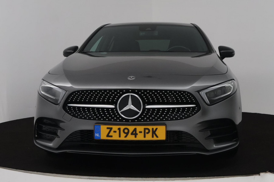 Mercedes-Benz A-Klasse 220 4MATIC Premium Plus (PANORAMADAK, SFEERVERLICHTING, STOELVERWARMING, BURMESTER, ACHTERUITRIJCAMERA)