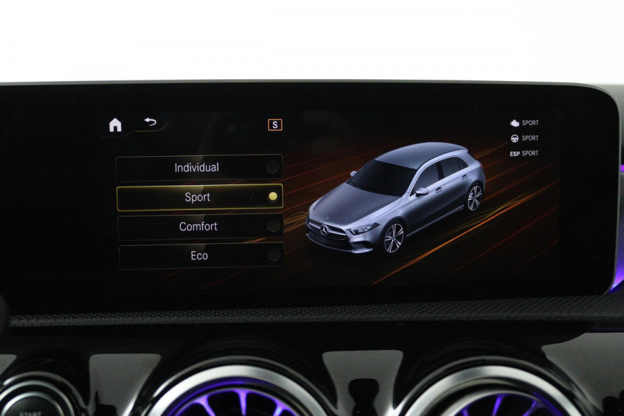 Mercedes-Benz A-Klasse 220 4MATIC Premium Plus (PANORAMADAK, SFEERVERLICHTING, STOELVERWARMING, BURMESTER, ACHTERUITRIJCAMERA)
