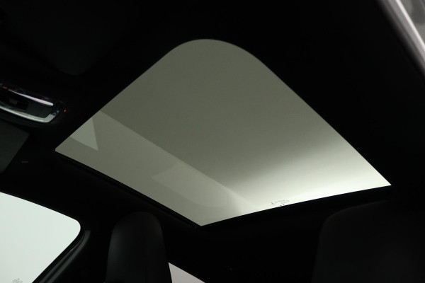 Mercedes-Benz A-Klasse 220 4MATIC Premium Plus (PANORAMADAK, SFEERVERLICHTING, STOELVERWARMING, BURMESTER, ACHTERUITRIJCAMERA)