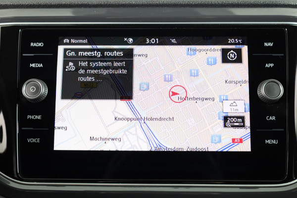 Volkswagen T-Roc 1.5 TSI Sport Business R-line 150 pk Automaat (DSG) | Navigatie | Achteruitrijcamera | Parkeersensoren | Adaptieve cruise control | Stoelverwarming |