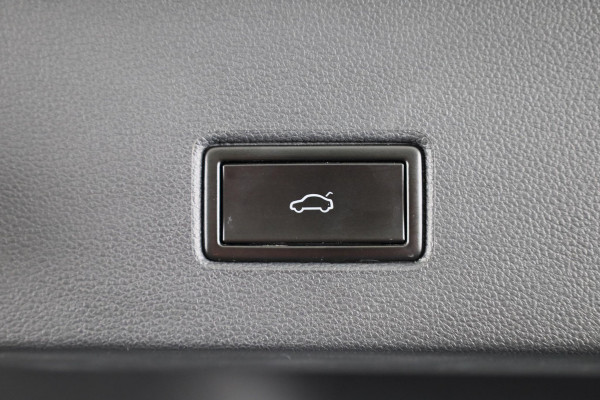 Volkswagen T-Roc 1.5 TSI Sport Business R-line 150 pk Automaat (DSG) | Navigatie | Achteruitrijcamera | Parkeersensoren | Adaptieve cruise control | Stoelverwarming |