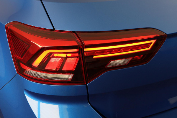 Volkswagen T-Roc 1.5 TSI Sport Business R-line 150 pk Automaat (DSG) | Navigatie | Achteruitrijcamera | Parkeersensoren | Adaptieve cruise control | Stoelverwarming |