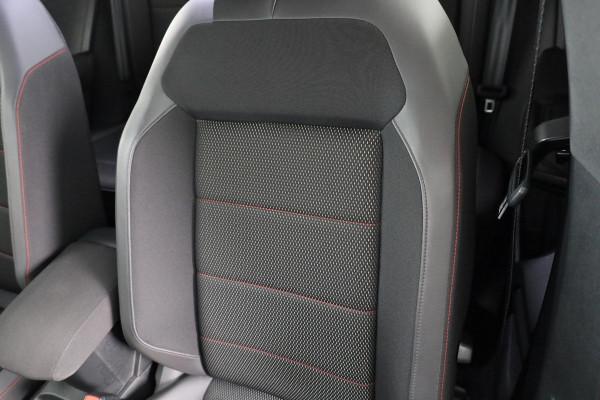 Volkswagen T-Roc 1.5 TSI Sport Business R-line 150 pk Automaat (DSG) | Navigatie | Achteruitrijcamera | Parkeersensoren | Adaptieve cruise control | Stoelverwarming |