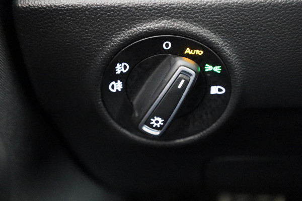 Volkswagen T-Roc 1.5 TSI Sport Business R-line 150 pk Automaat (DSG) | Navigatie | Achteruitrijcamera | Parkeersensoren | Adaptieve cruise control | Stoelverwarming |