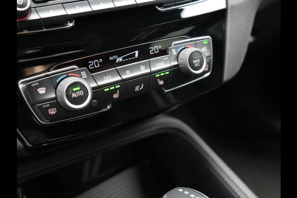 BMW X1 xDrive25e Sportline Plug In Hybrid 221pk Dealer O.H. PHEV | Trekhaak | Camera | Sfeerverlichting | Keyless | Sportstoelen Verwarmd | LED Koplampen | Cruise Control | Navigatie | DAB |